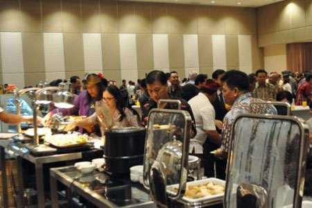 日本食への高い関心を示す招待客